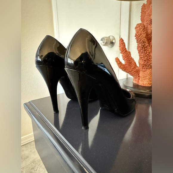 CHANEL PATENT LEATHER HEELS shoes (seen in lady gaga music video) - Picture 4 of 16